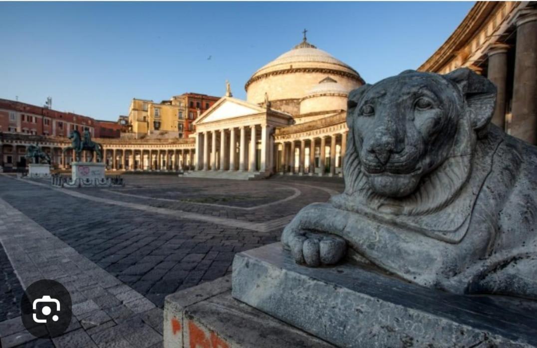 Casa Gioia, Tra Palazzo Reale,Lungomare E Monte Echia Apartment Napoli Exterior foto